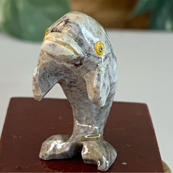 Miniature DOLPHIN Stone Carving Mini Figurine Grey Steatite Soapstone Animal 1.5 - Picture 3 of 13